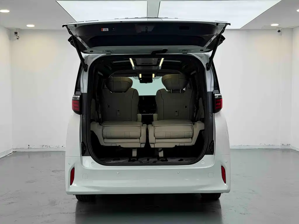 Toyota Alphard 2024 — фото 18