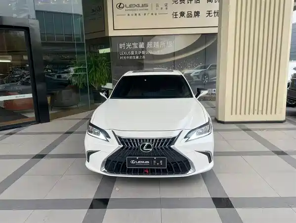 Lexus ES 2023