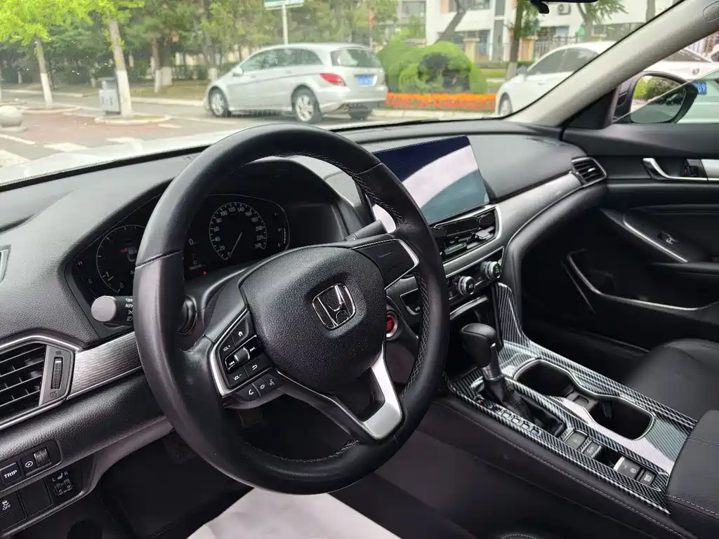 Honda Accord 2022 — фото 10