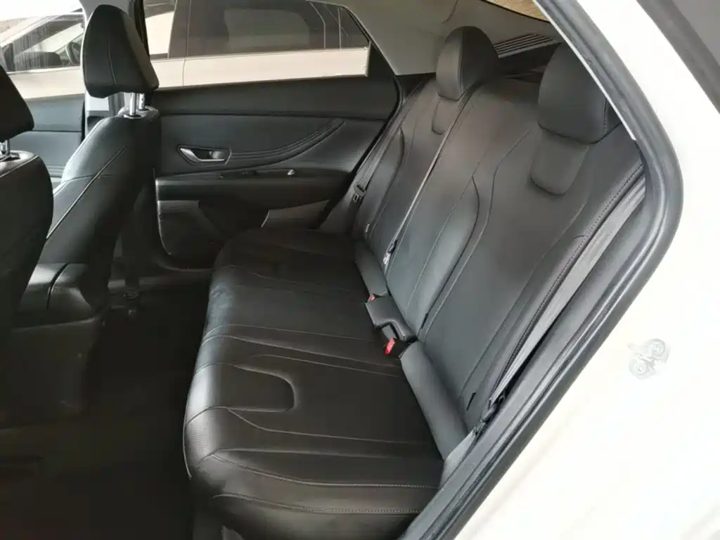 Hyundai Elantra 2021 — фото 17