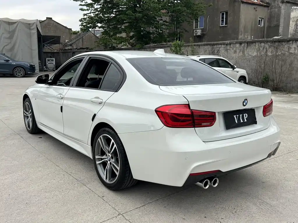 BMW 3 Series 2018 — фото 14