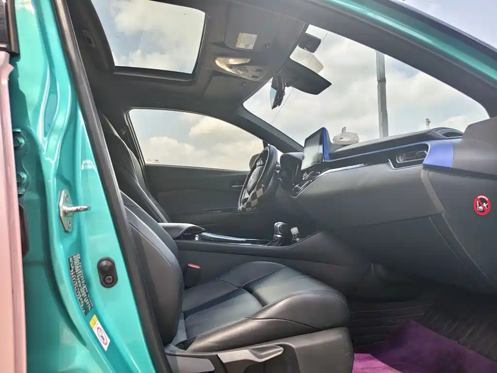 Toyota C-HR 2019 — фото 12