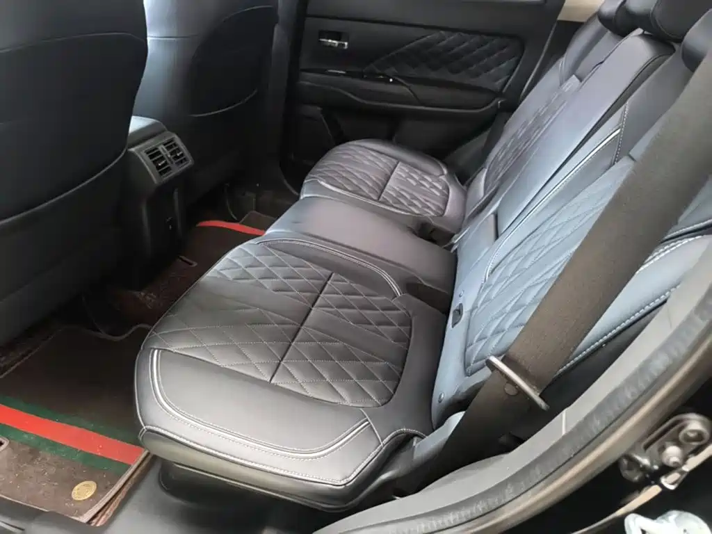 Mitsubishi Outlander 2021 — фото 13