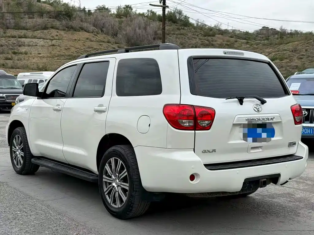 Toyota Sequoia 2017 — фото 7