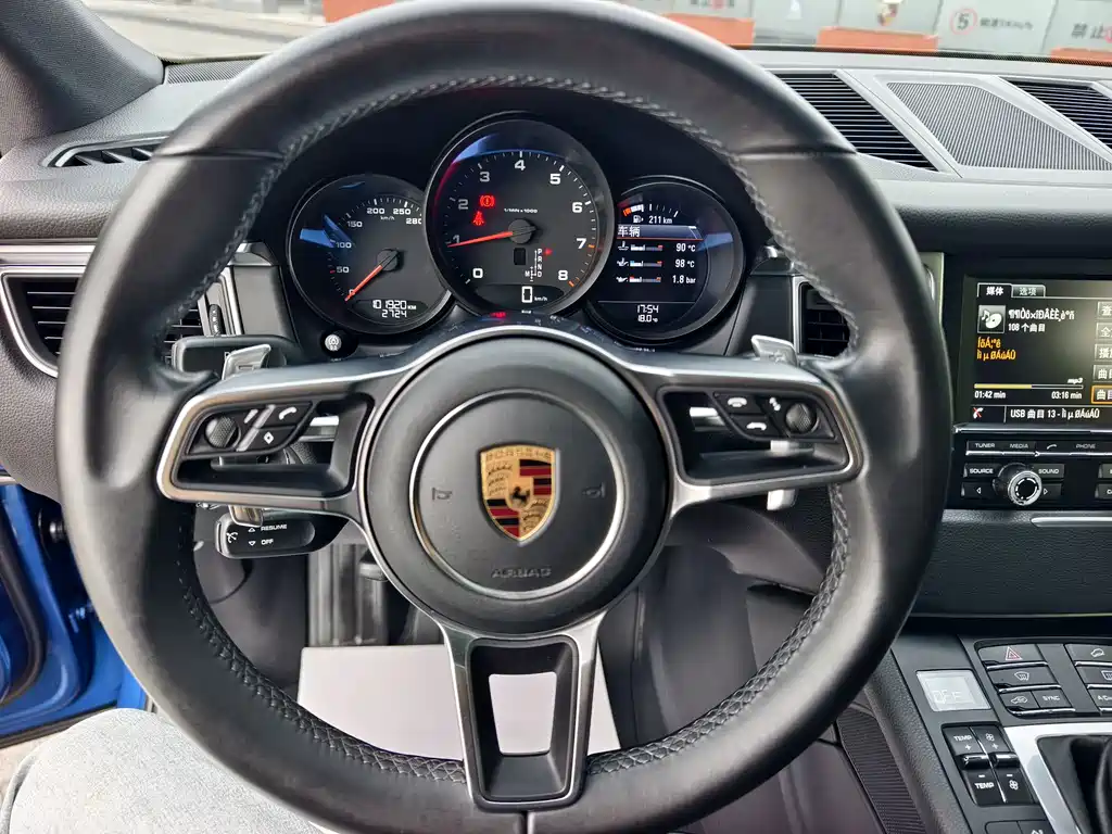 Porsche Macan 2016 — фото 17