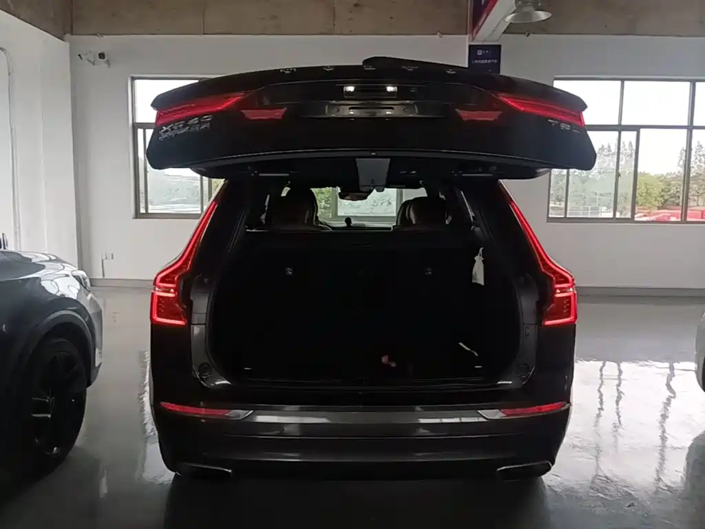 Volvo XC60 2021 — фото 19