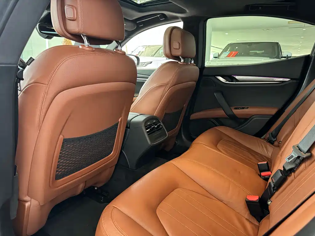 Maserati Ghibli 2019 — фото 10