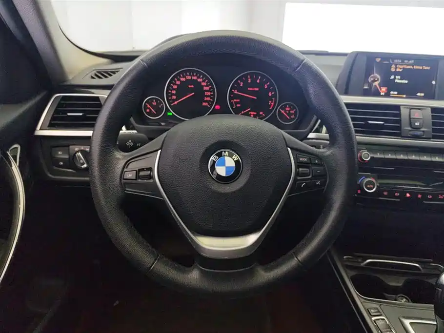 BMW 3 Series 2017 — фото 15
