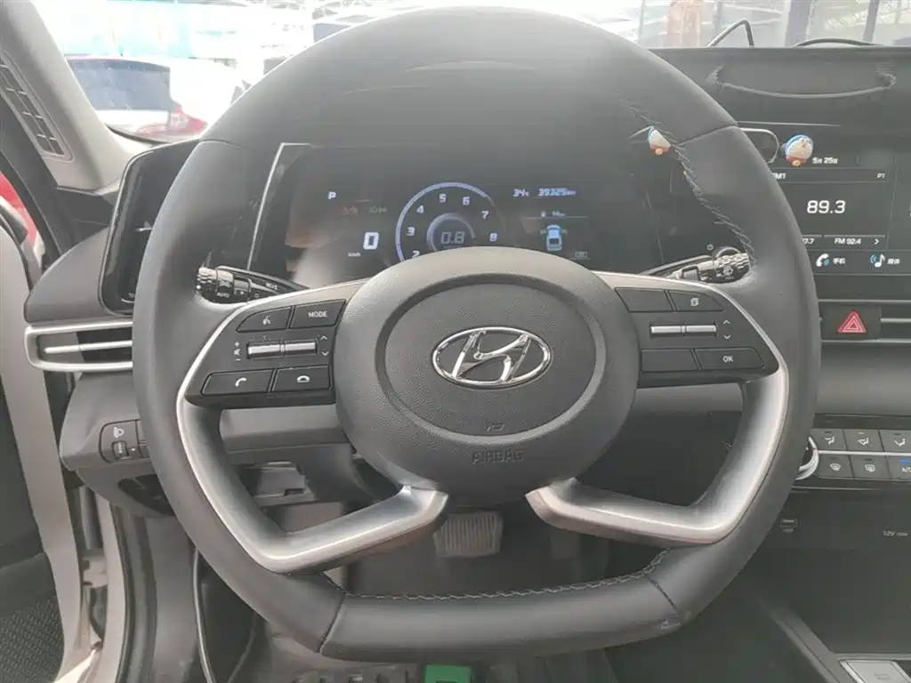 Hyundai Elantra 2023 — фото 11