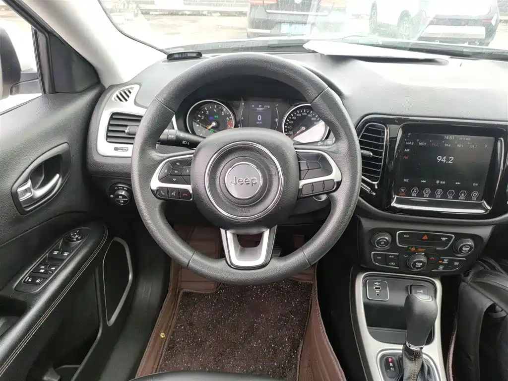 Jeep Compass 2019 — фото 11