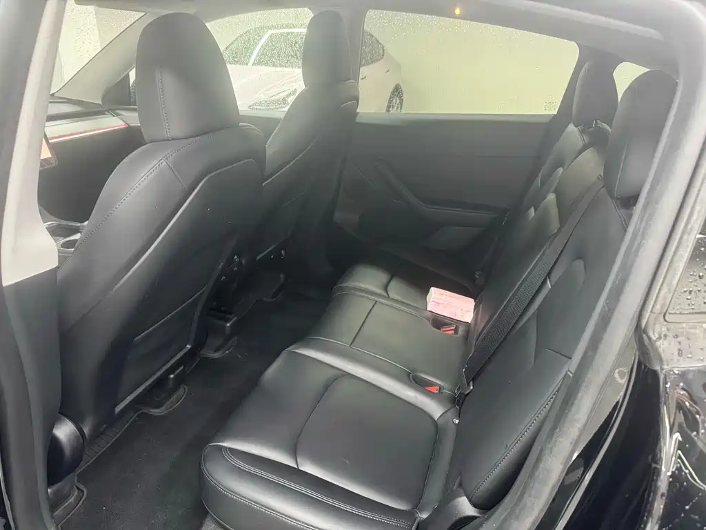 Tesla Model Y 2023 — фото 8