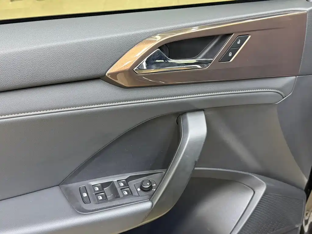 Volkswagen Tharu 2023 — фото 10