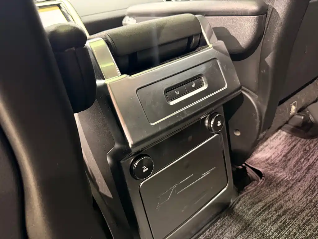 Land Rover Discovery 2018 — фото 18