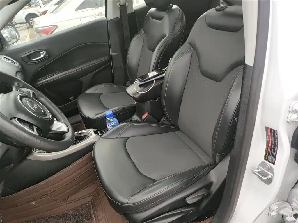 Jeep Compass 2019 — фото 15