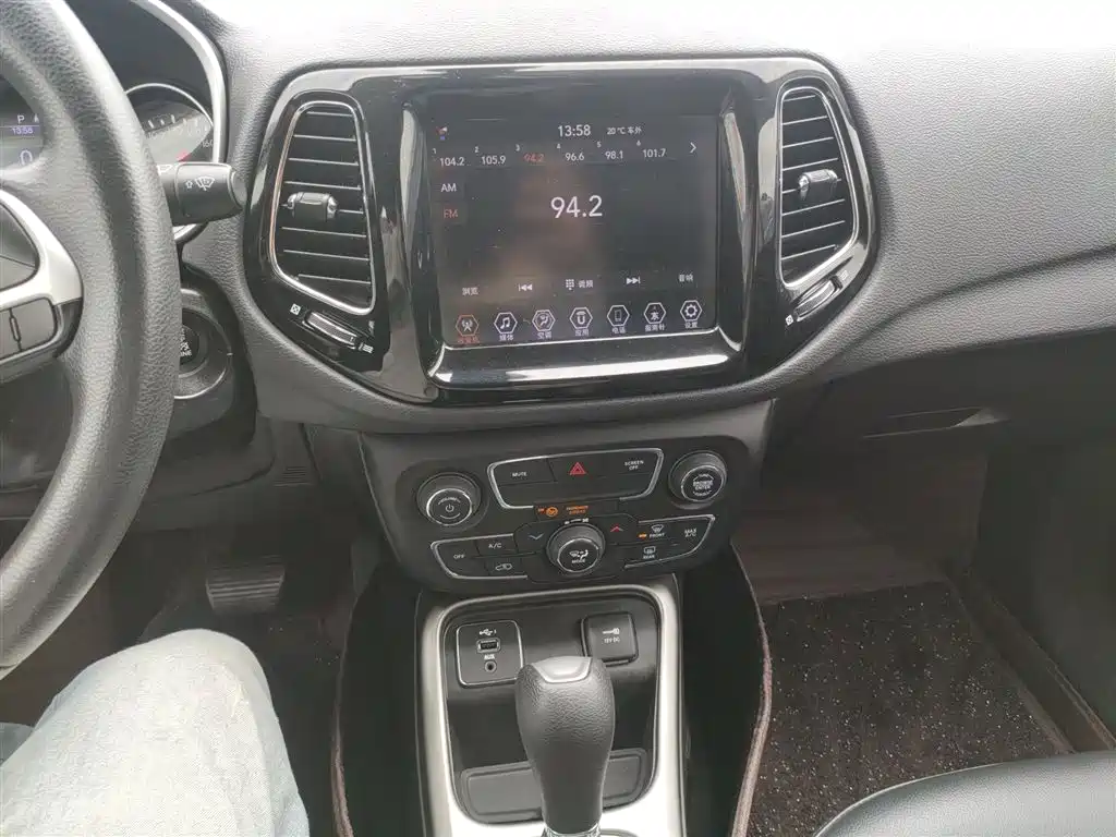 Jeep Compass 2019 — фото 13