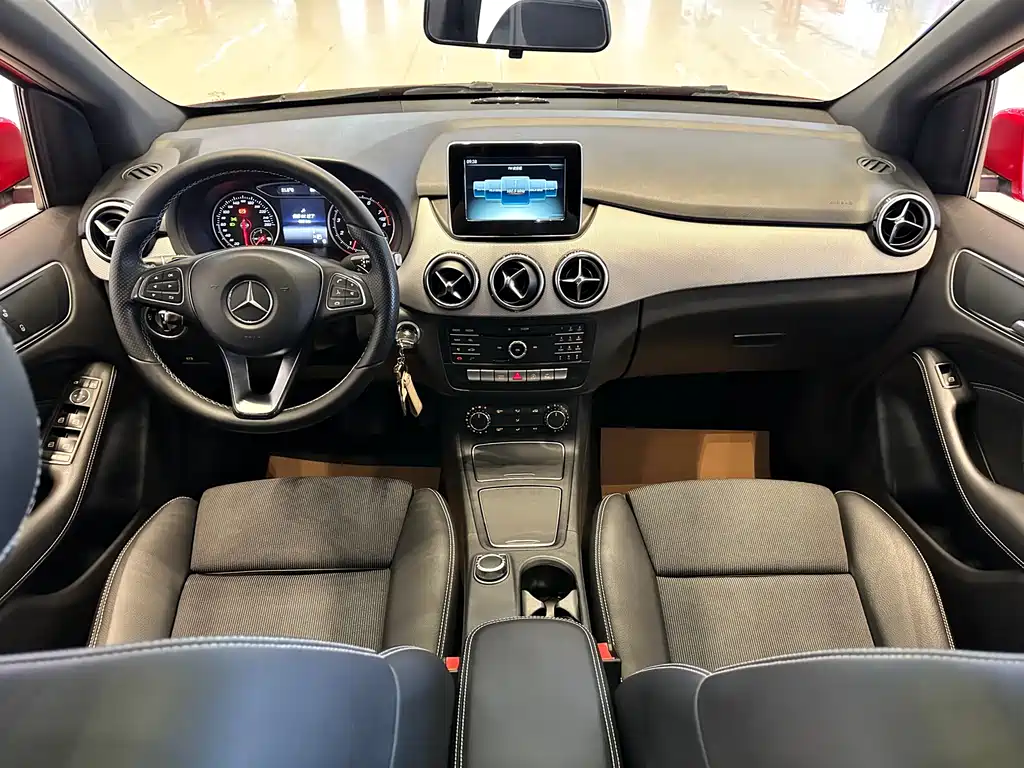 Mercedes-Benz B-Class 2016 — фото 16