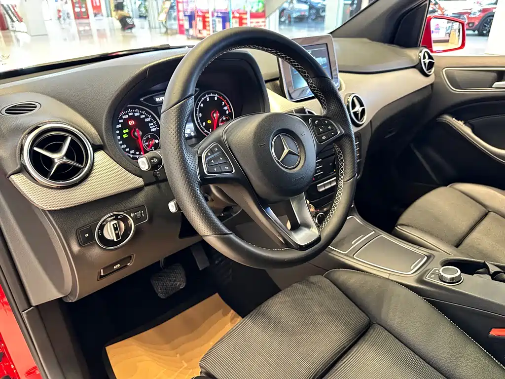Mercedes-Benz B-Class 2016 — фото 11