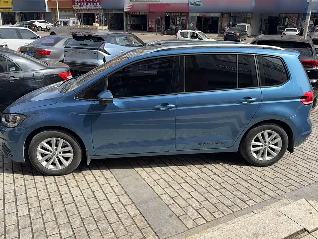 Volkswagen Touran 2018 — фото 11