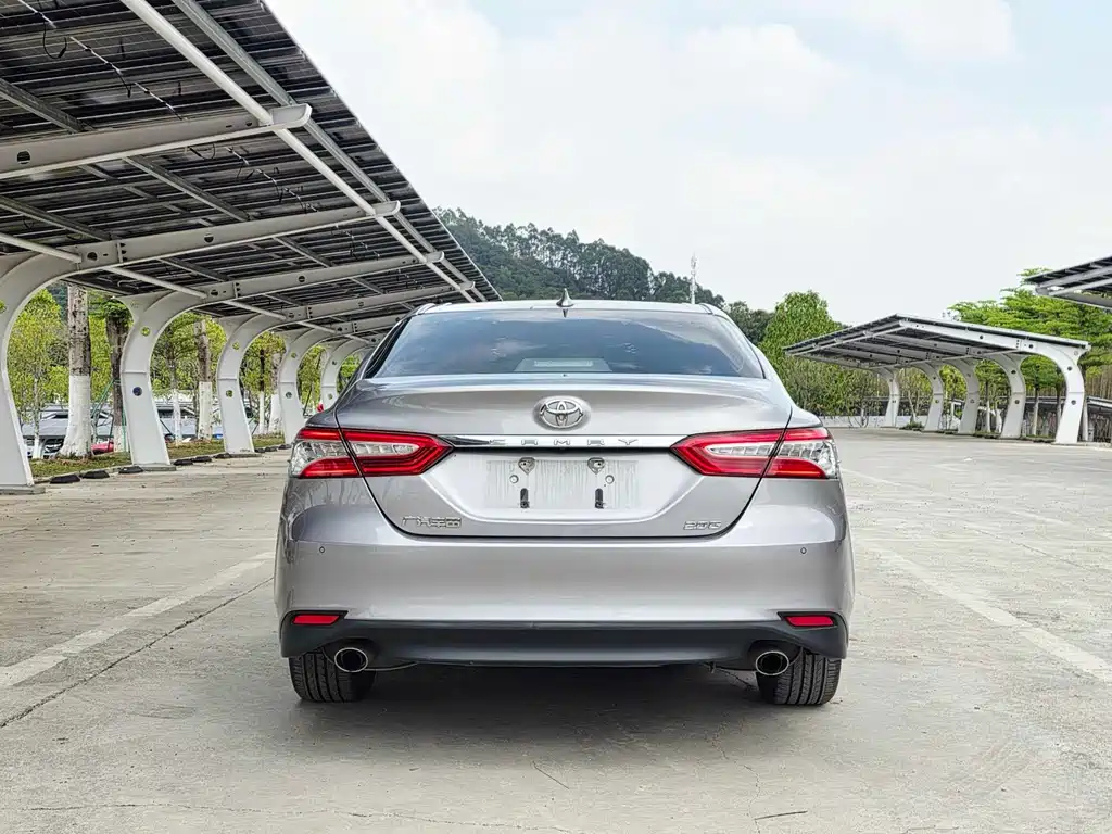 Toyota Camry 2022 — фото 20