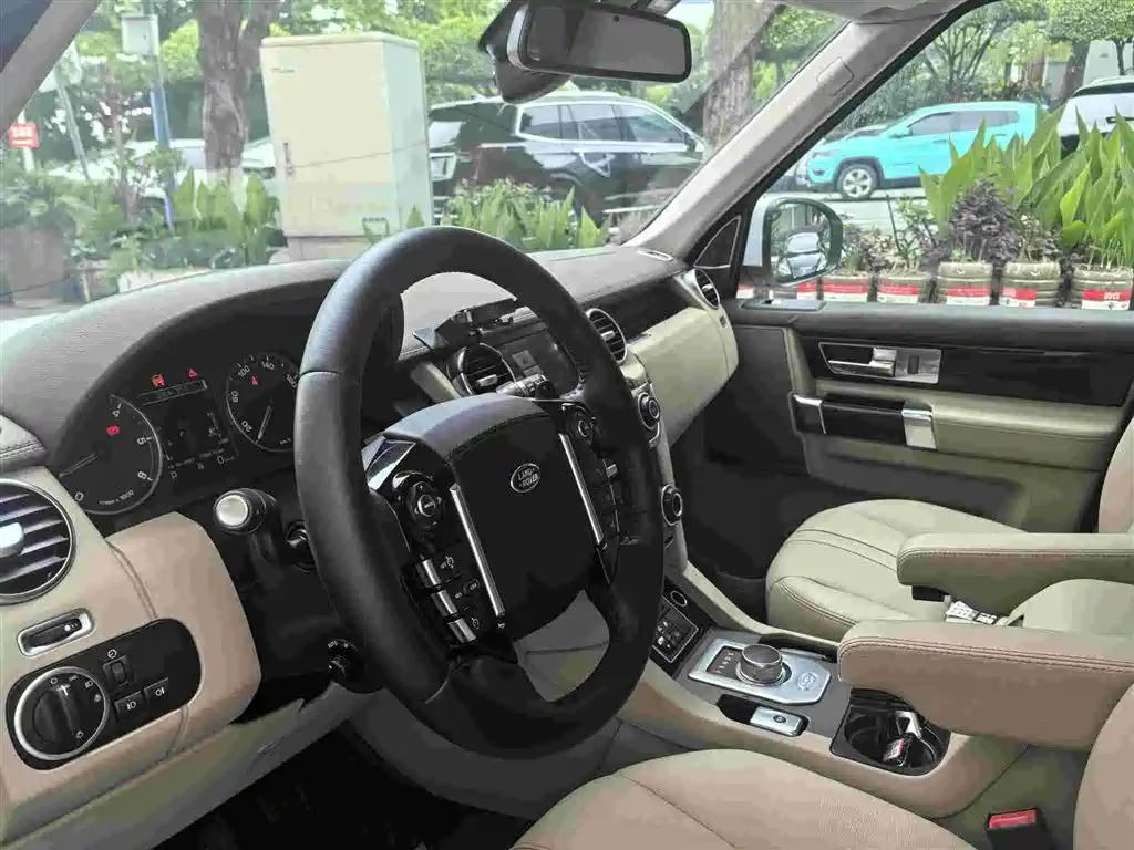 Land Rover Discovery 2014 — фото 12