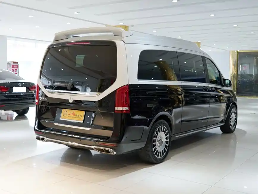 Mercedes-Benz V-Class 2021 — фото 23