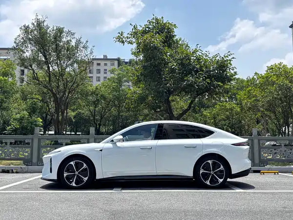 NIO ET5 2025