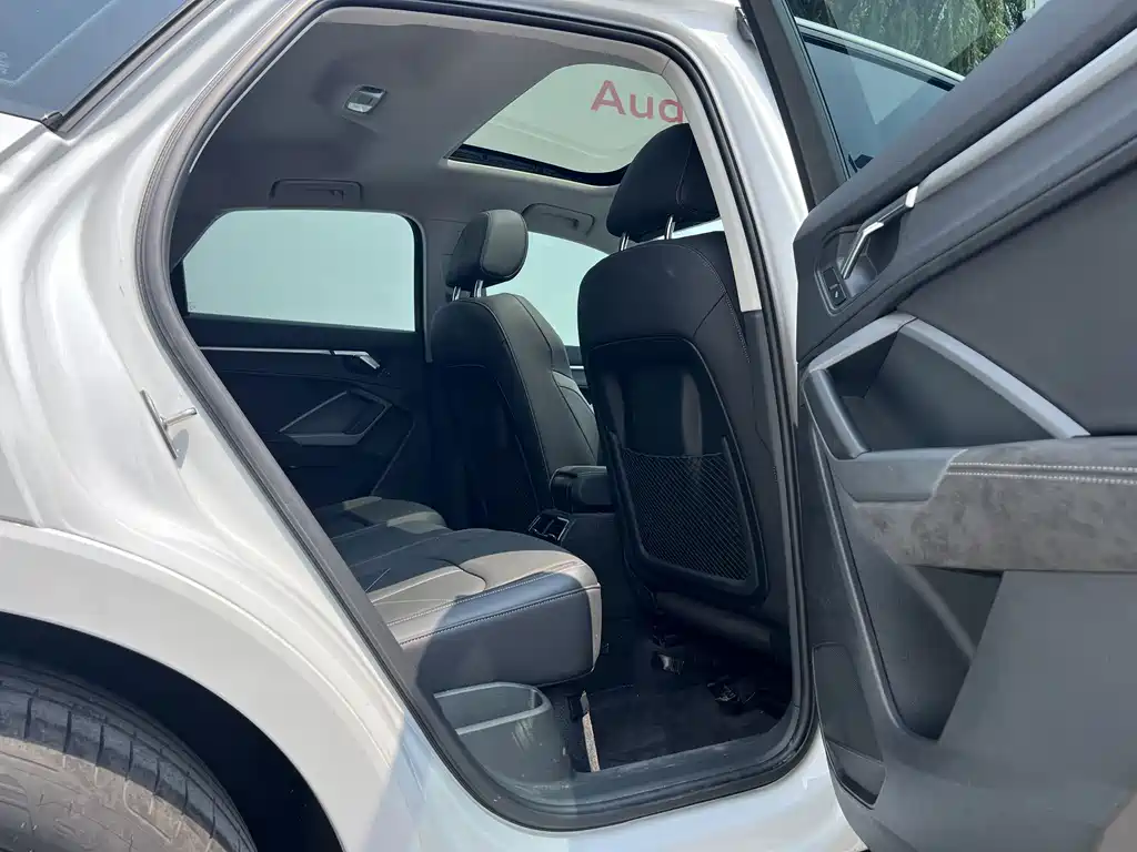 Audi Q3 Sportback 2023 — фото 10