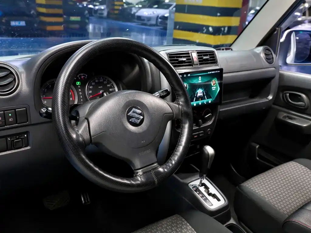 Suzuki Jimny 2012 — фото 12