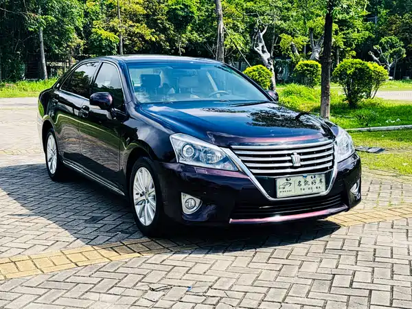 Toyota Crown 2012