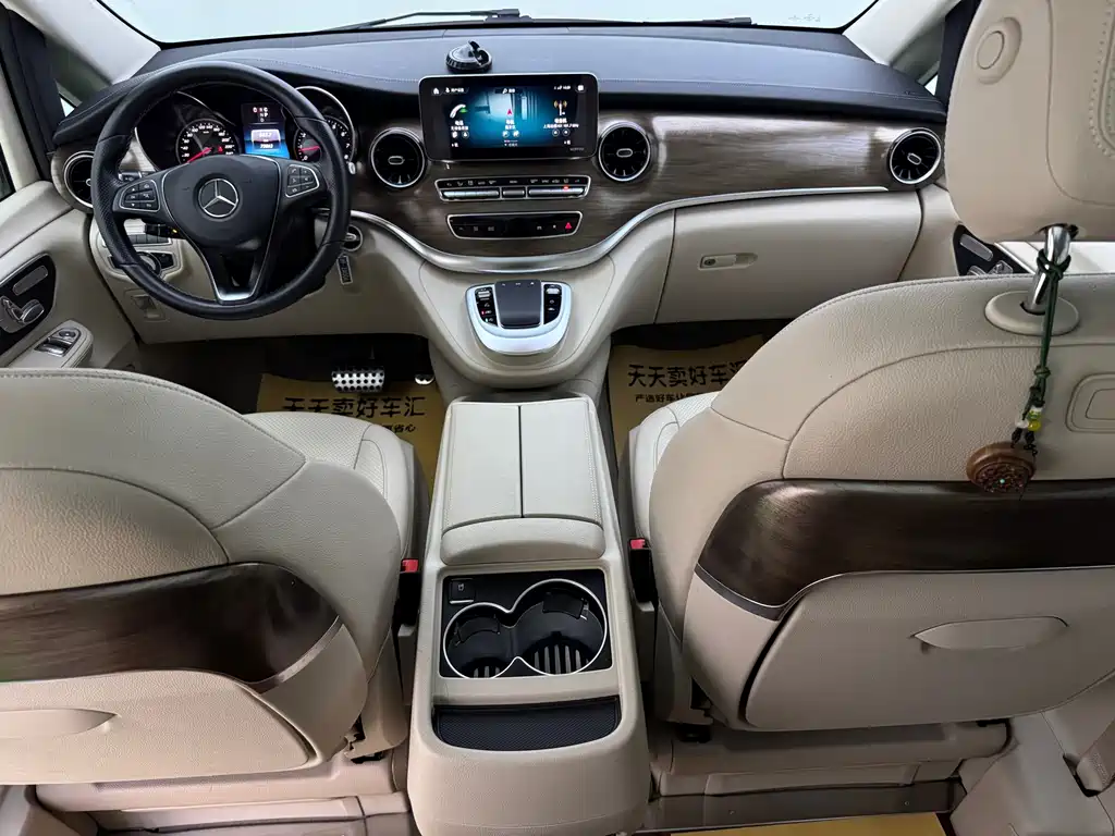 Mercedes-Benz V-Class 2022 — фото 14
