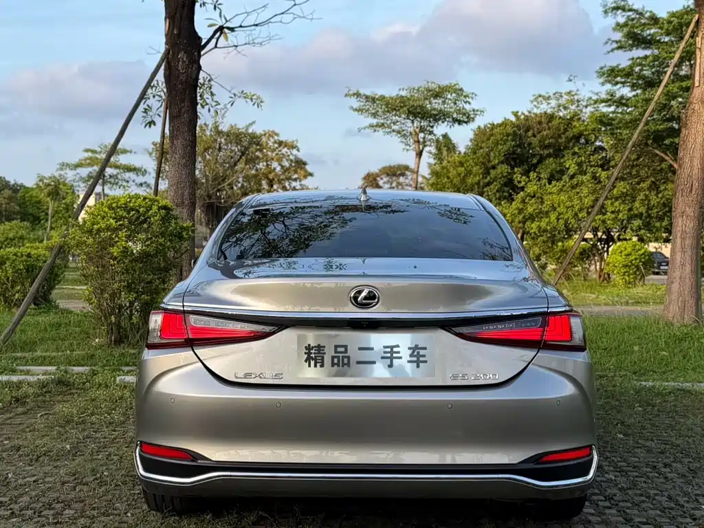 Lexus ES 2021 — фото 12