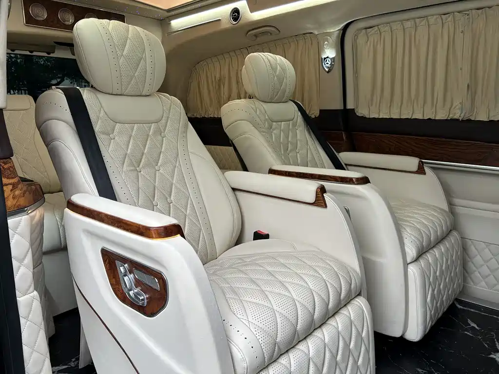 Mercedes-Benz V-Class 2021 — фото 11