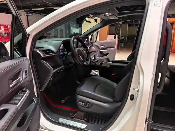 Toyota Granvia 2024