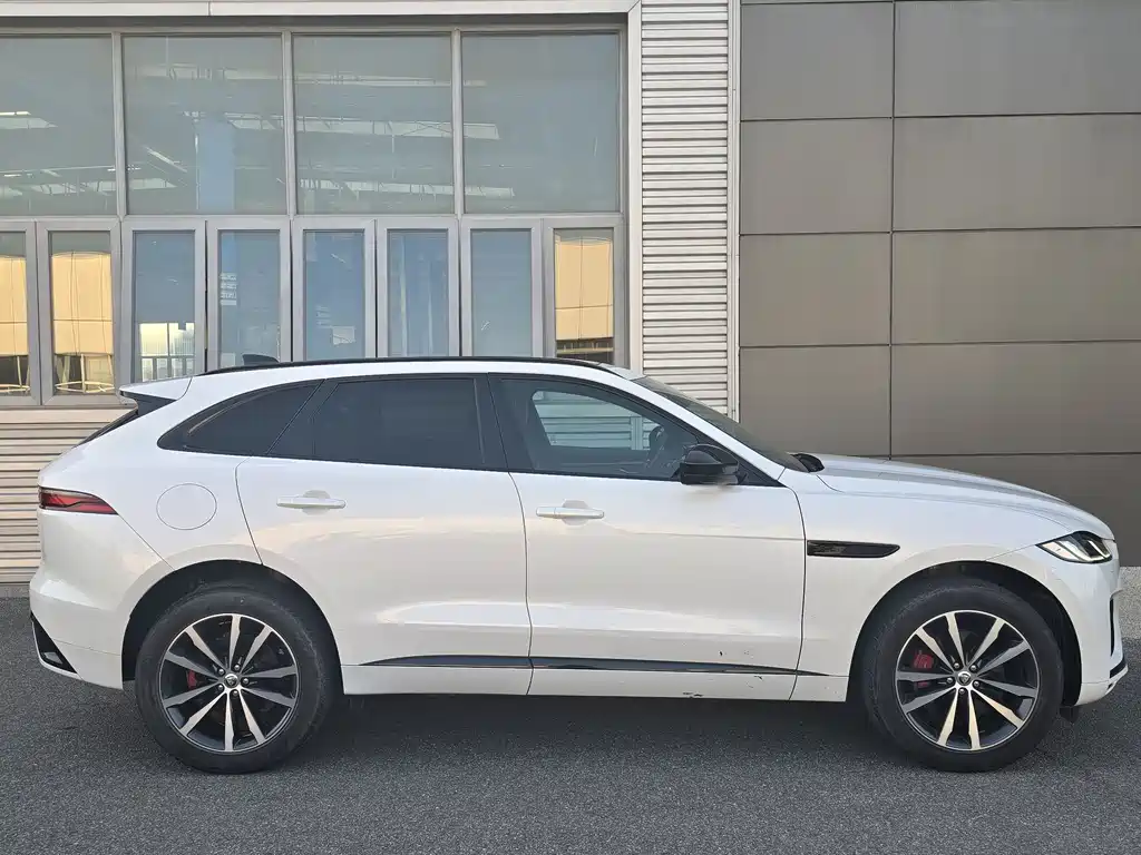 Jaguar F-PACE 2024 — фото 8