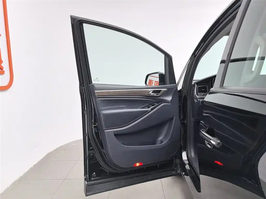 GAC Motor Trumpchi M8 2022 — фото 8