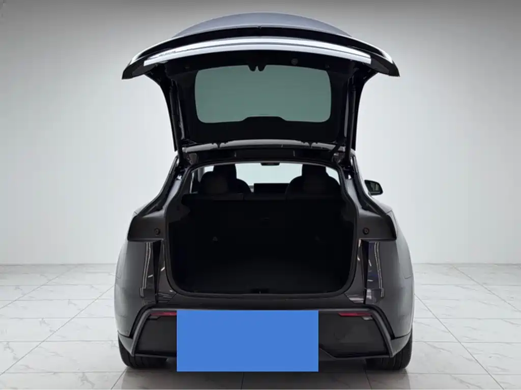 Tesla Model Y 2025 — фото 18