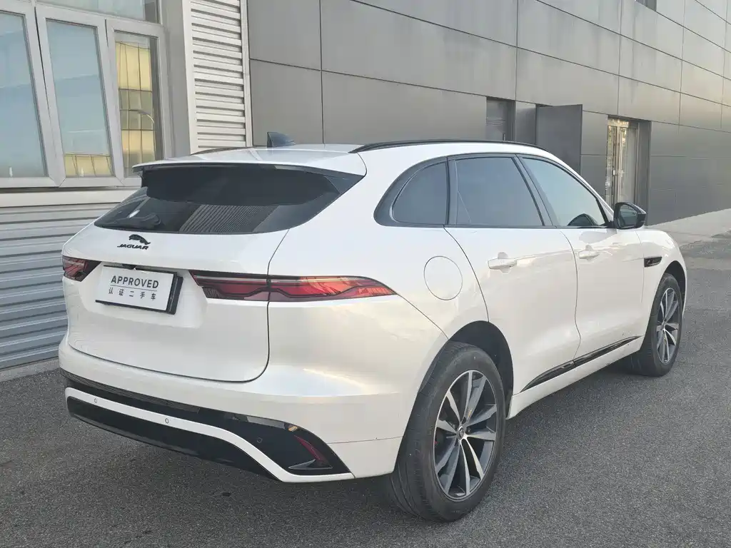 Jaguar F-PACE 2024