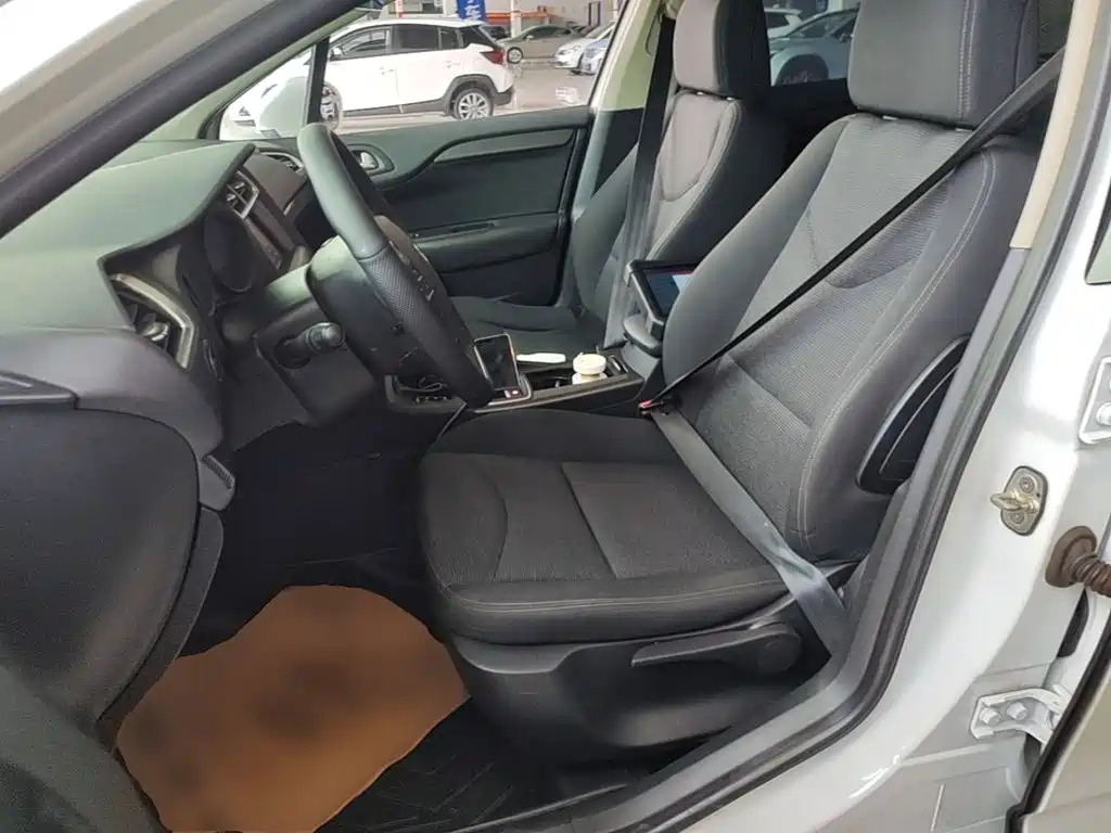 Citroën C4L 2017 — фото 15