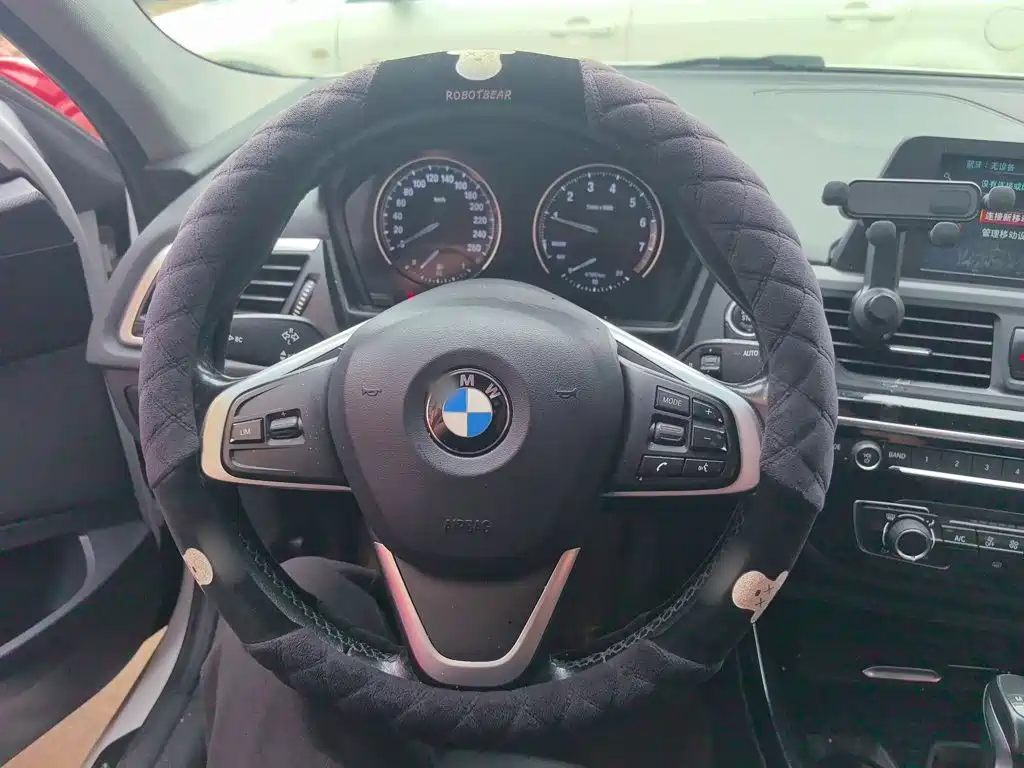 BMW 1 Series 2018 — фото 11