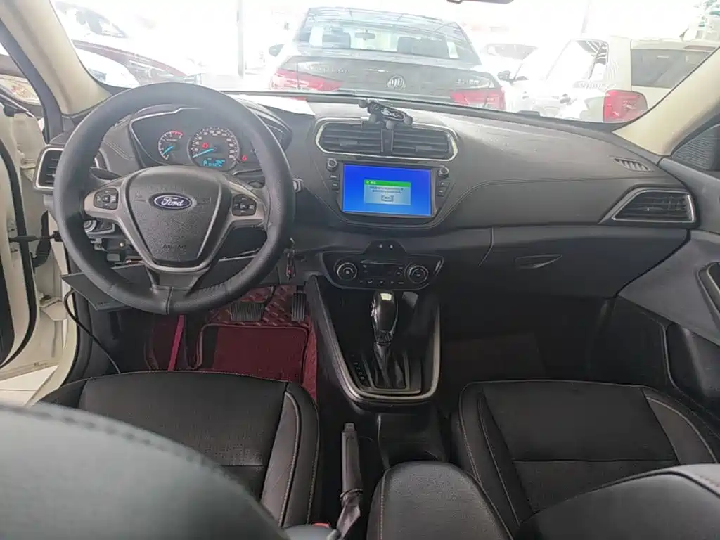 Ford Escort 2017 — фото 10