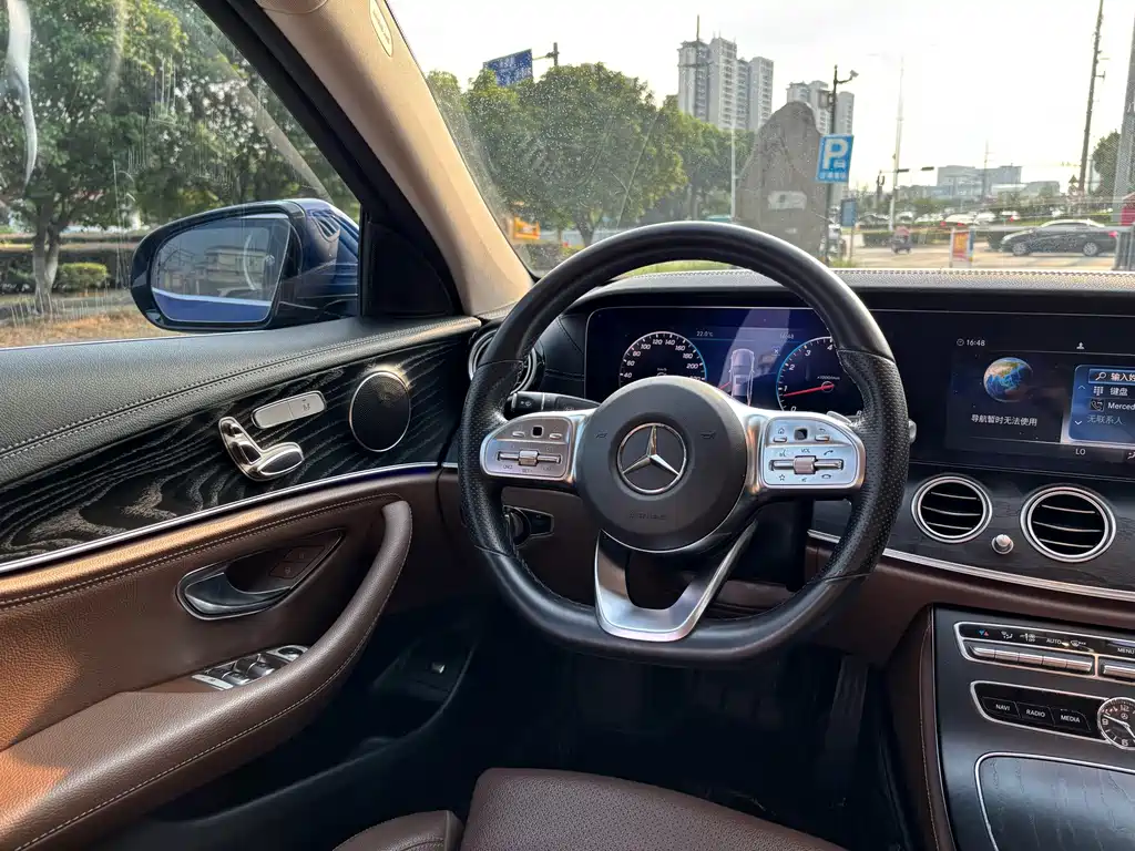 Mercedes-Benz E-Class 2019 — фото 16