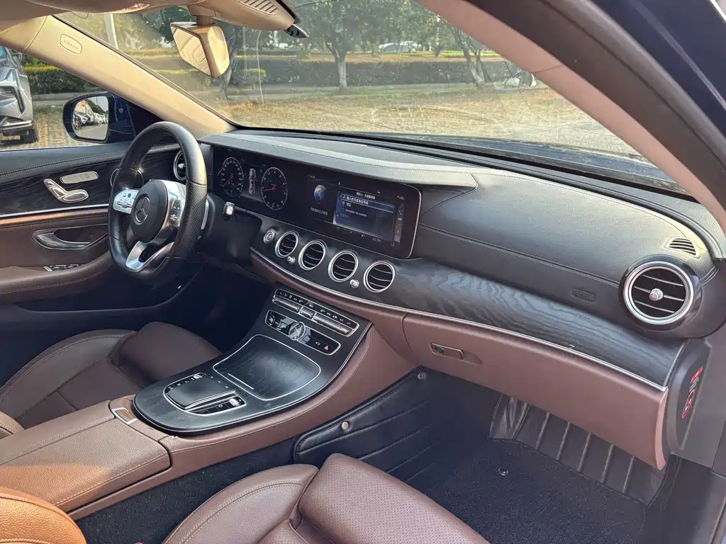 Mercedes-Benz E-Class 2019 — фото 24