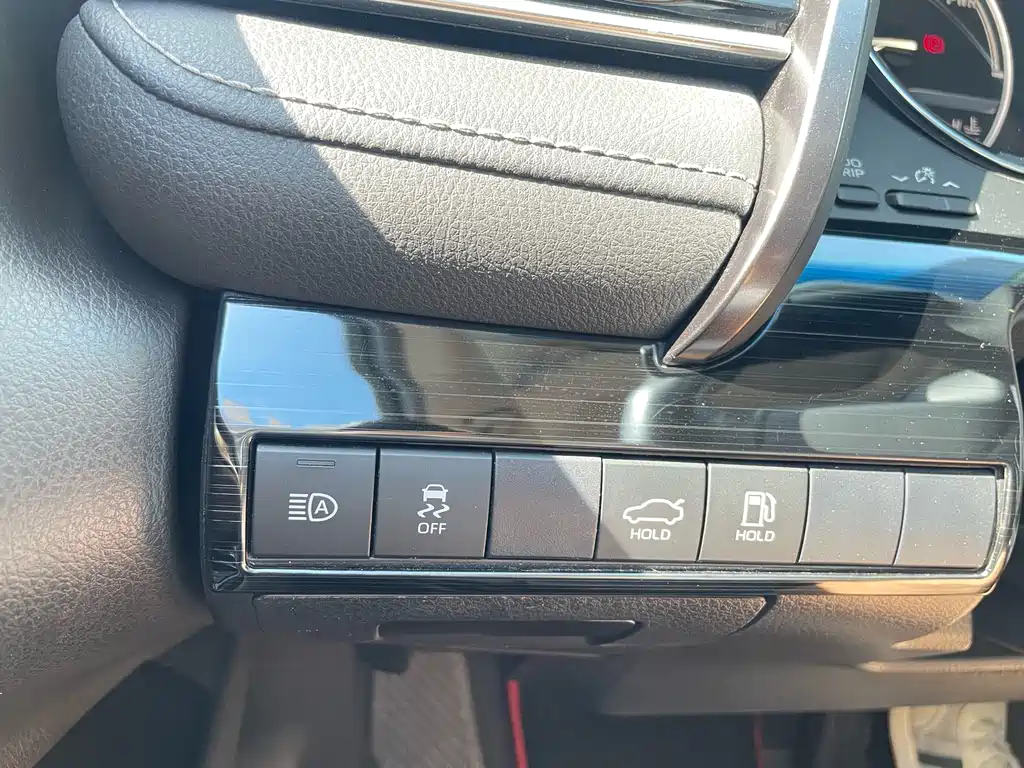 Toyota Camry 2021 — фото 30