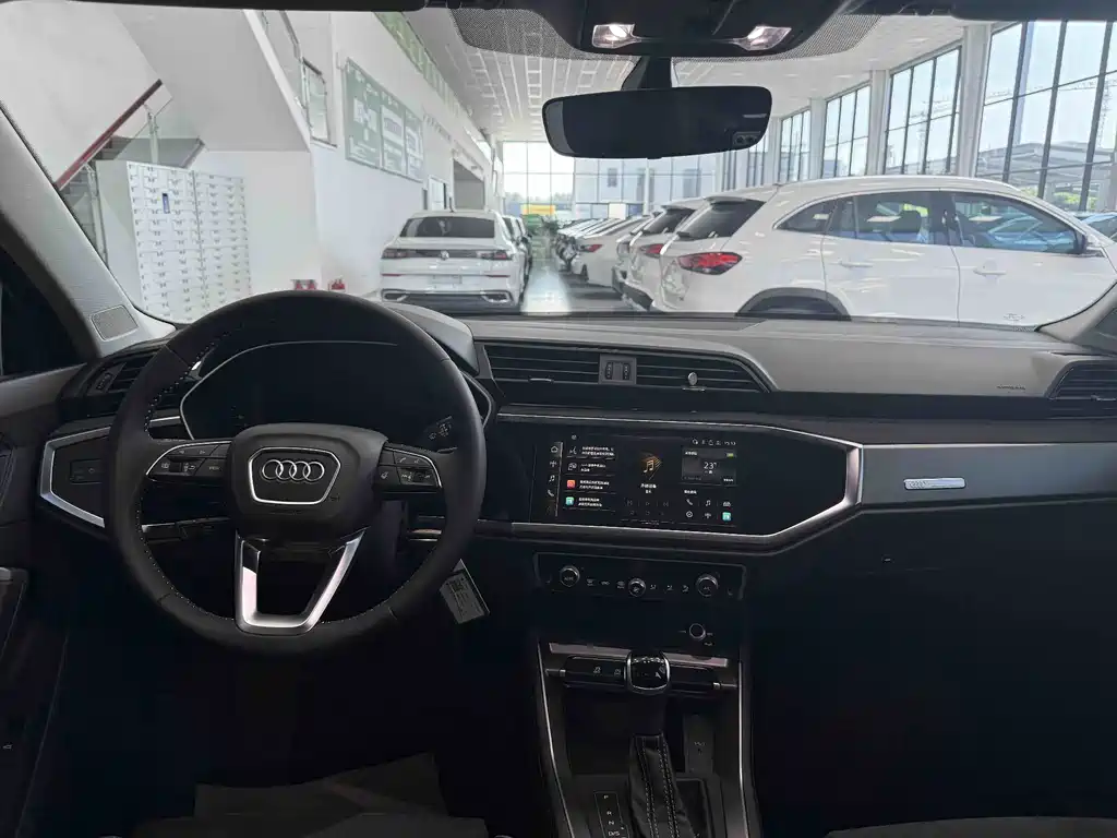 Audi Q3 2023 — фото 19