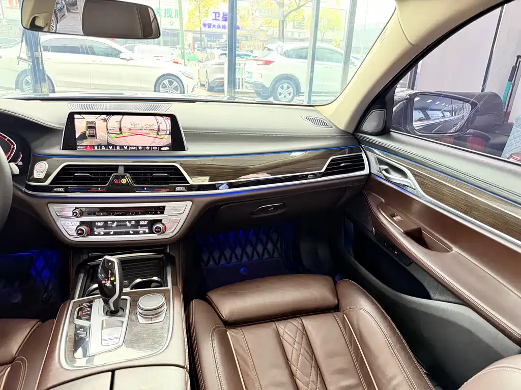 BMW 7 Series 2020 — фото 13