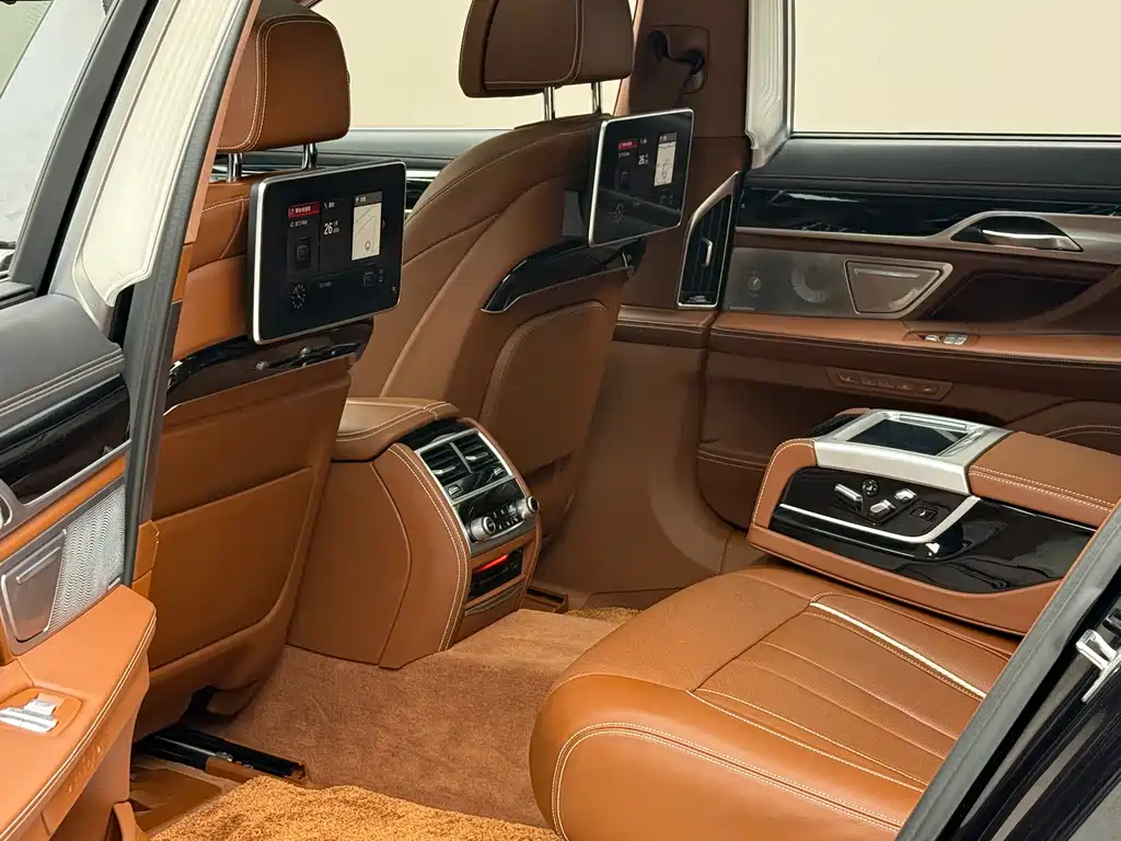 BMW 7 Series 2019 — фото 6