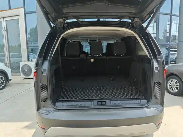 Land Rover Discovery 2024