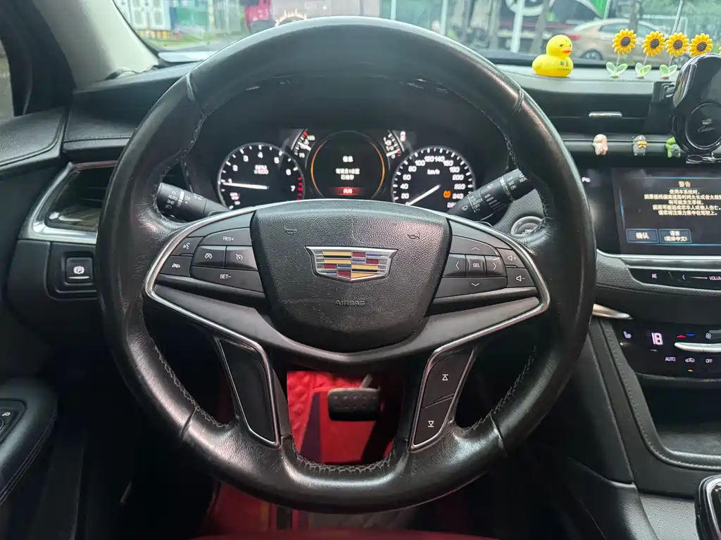 Cadillac XT5 2018 — фото 16