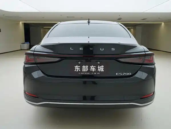 Lexus ES 2025