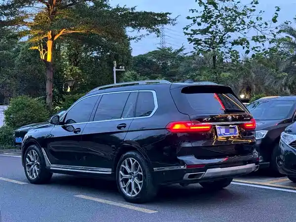 BMW X7 2021